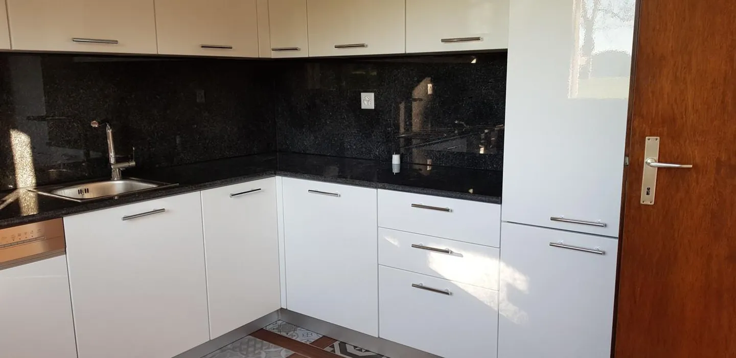 Appartamento familiare di 4,5 stanze con patio - Foto 3 di 13
