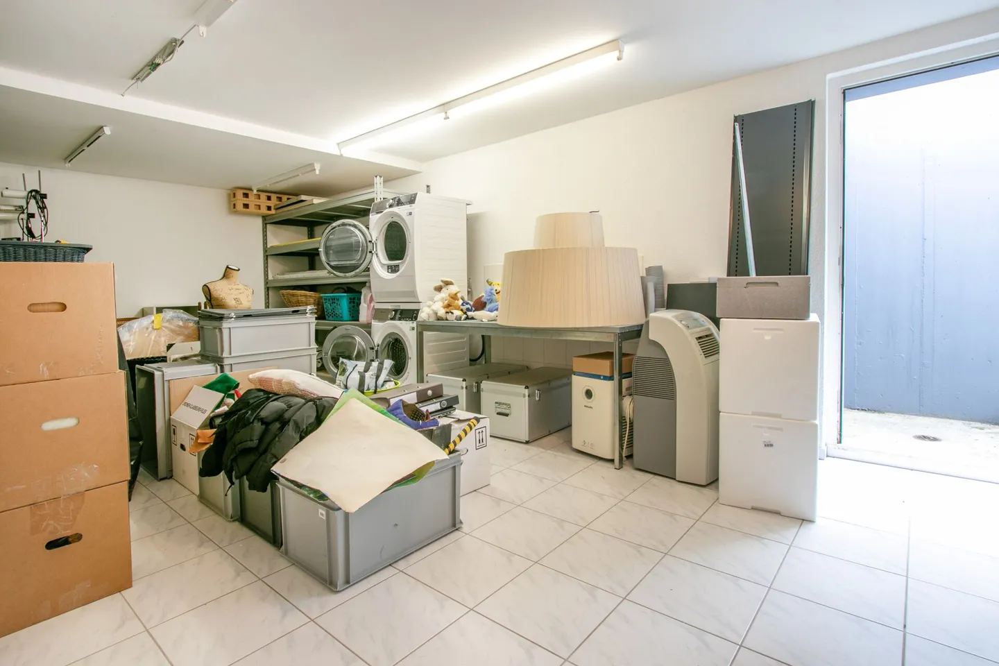 Casa bifamiliare moderna e luminosa di 6,5 stanze in una posizione tranquilla con garage doppio e accesso diretto alla casa - Foto 29 di 33