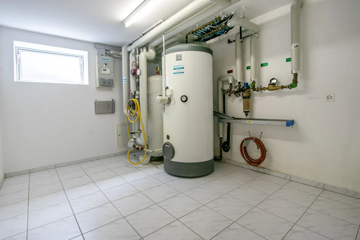 Casa bifamiliare moderna e luminosa di 6,5 stanze in una posizione tranquilla con garage doppio e accesso diretto alla casa - Foto 30 di 33