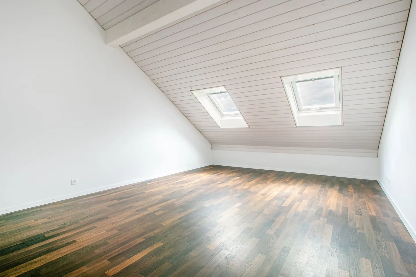Casa bifamiliare moderna e luminosa di 6,5 stanze in una posizione tranquilla con garage doppio e accesso diretto alla casa - Foto 26 di 33