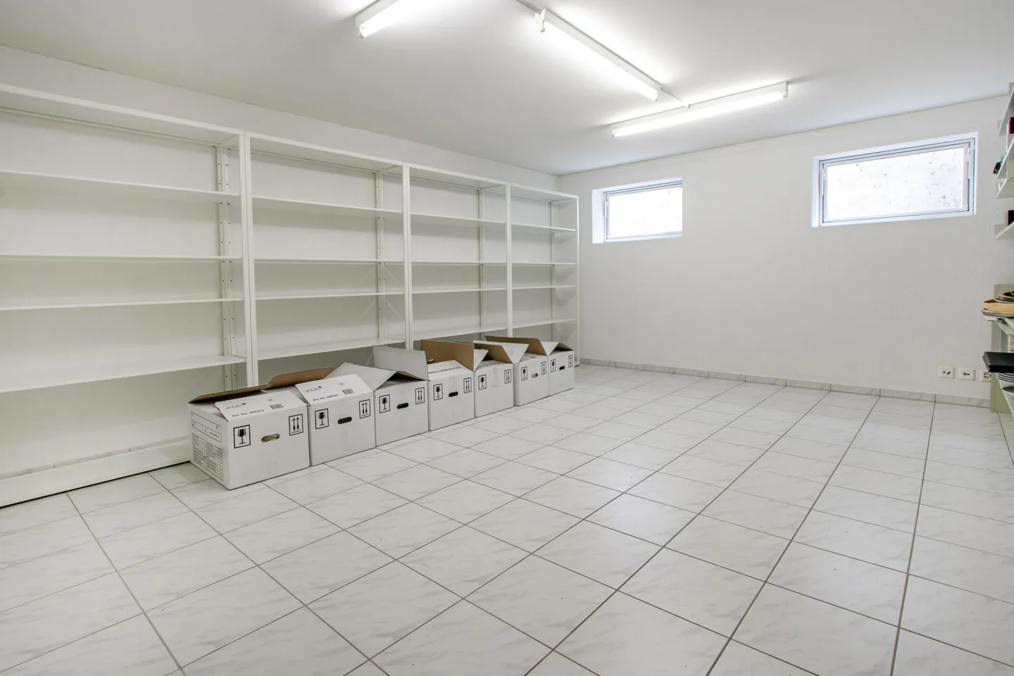 Casa bifamiliare moderna e luminosa di 6,5 stanze in una posizione tranquilla con garage doppio e accesso diretto alla casa - Foto 28 di 33