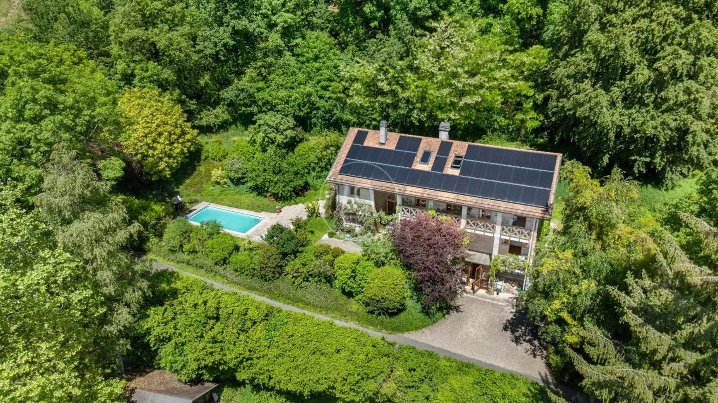 Charmantes Familienhaus mit Pool - Foto 1 von 13