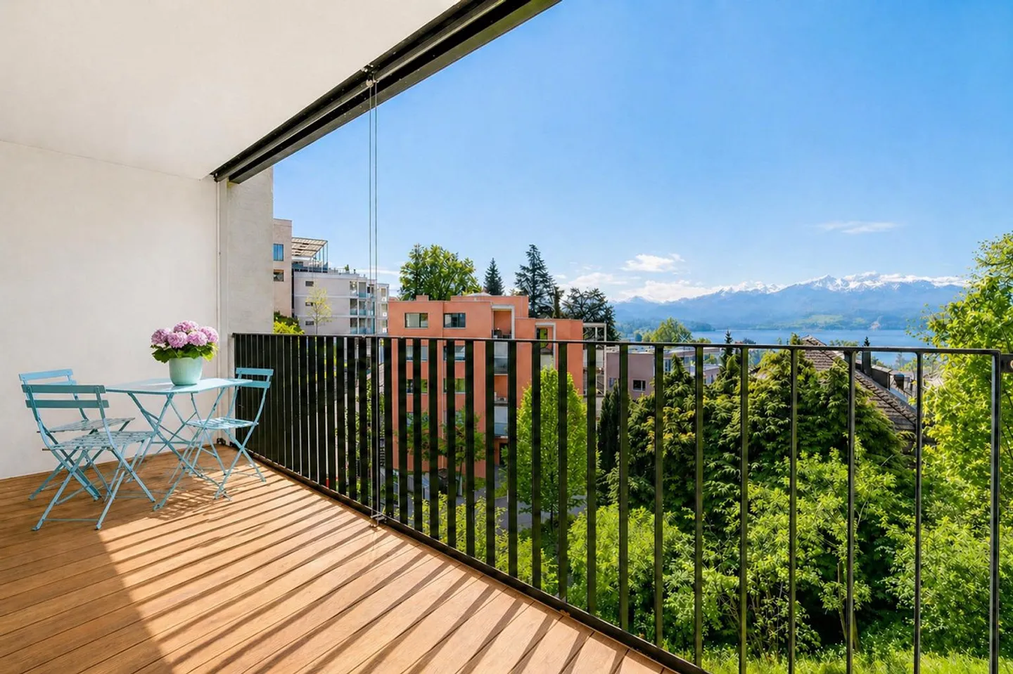 Stilvolle Wohnung mit Seeblick - Foto 1 von 12
