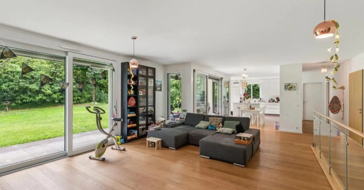 APPARTAMENTO MAGNIFICO CON 4 CAMERE E 1300 M² DI GIARDINO! - Foto 2 di 13