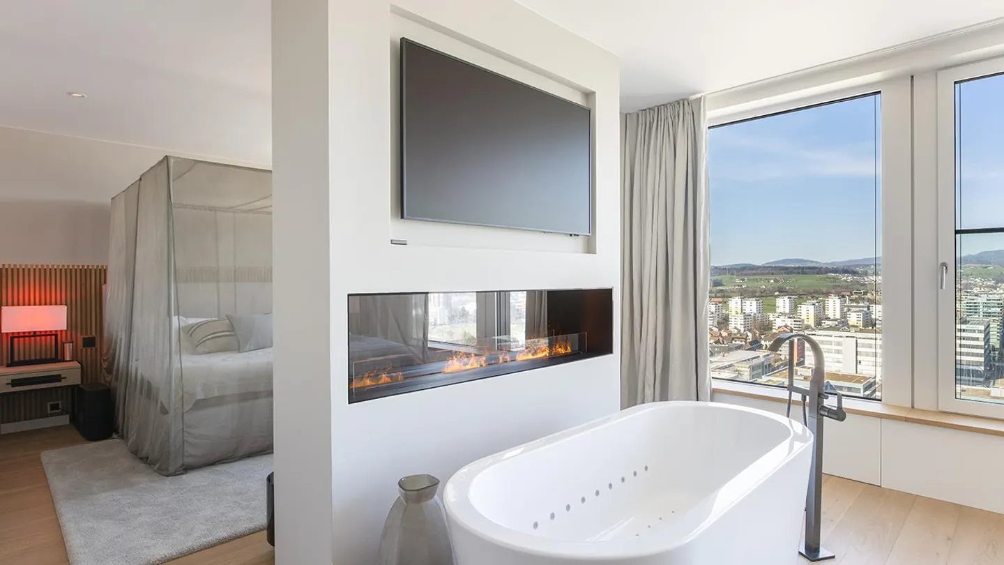 Parktower - Level 19 | Apartment - Photo 7 of 11