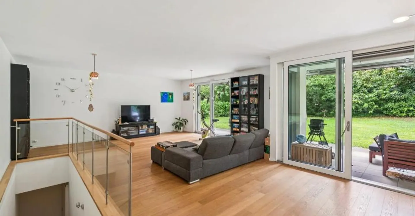 APPARTAMENTO MAGNIFICO CON 4 CAMERE E 1300 M² DI GIARDINO! - Foto 3 di 13