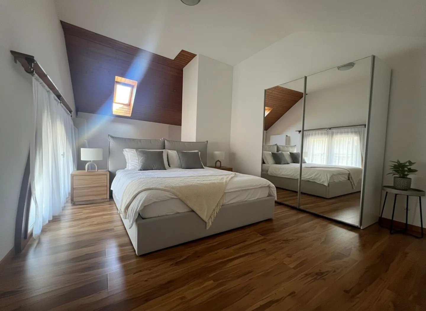 Beautiful Duplex Apartment / 5 Bedrooms / 2 Bathrooms / 1 Balcony / 2 Parking Spaces - Photo 8 of 13