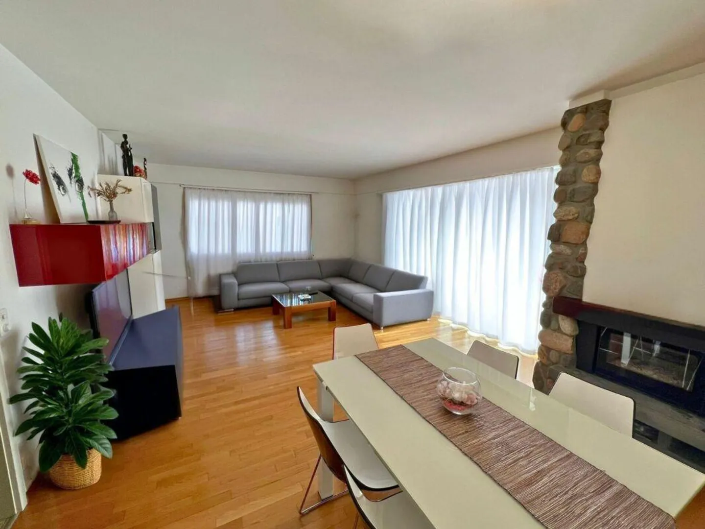 Casa uni/bifamiliare con giardino e garage - Foto 1 di 14