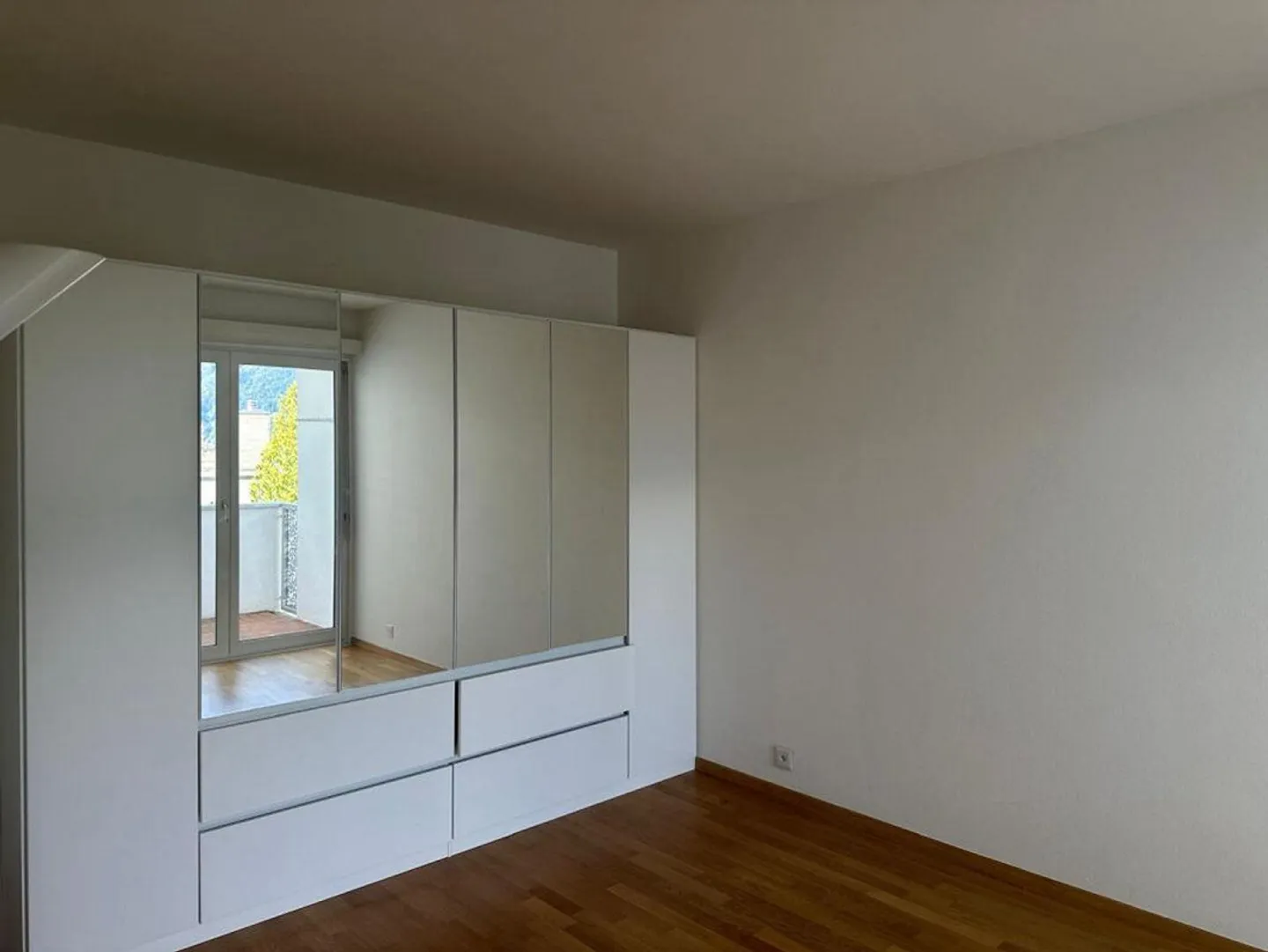 Incantevole Appartamento Secondario di 3.5 Locali con Vista Lago in... - Foto 8 di 13