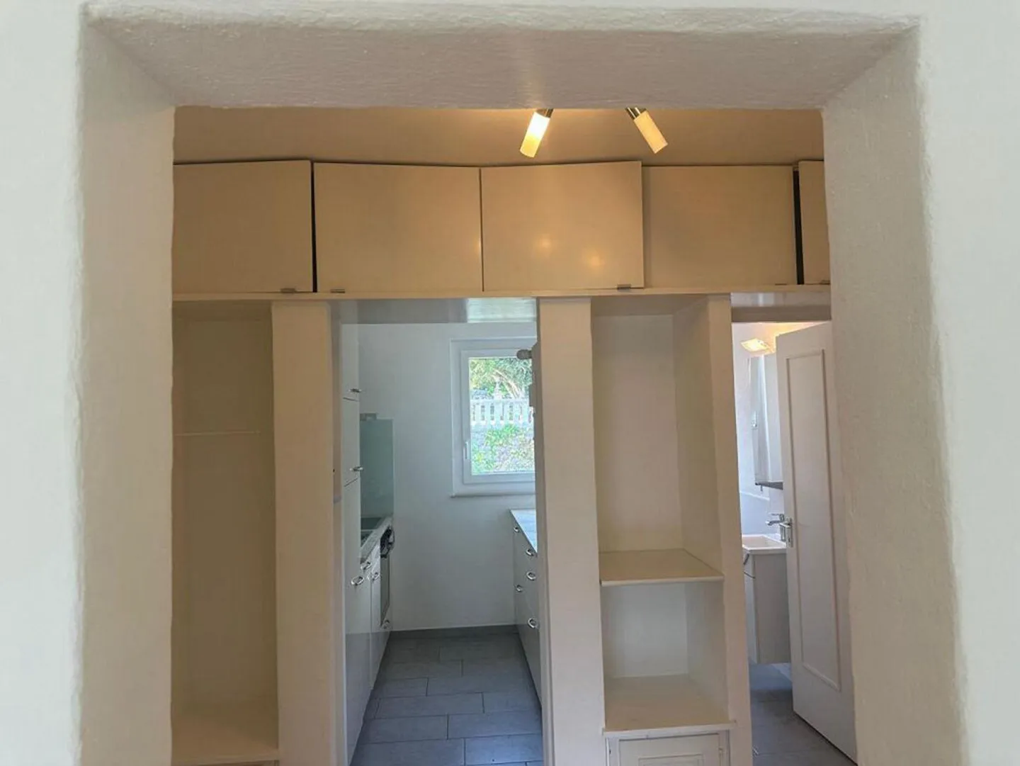 Incantevole Appartamento Secondario di 3.5 Locali con Vista Lago in... - Foto 9 di 13