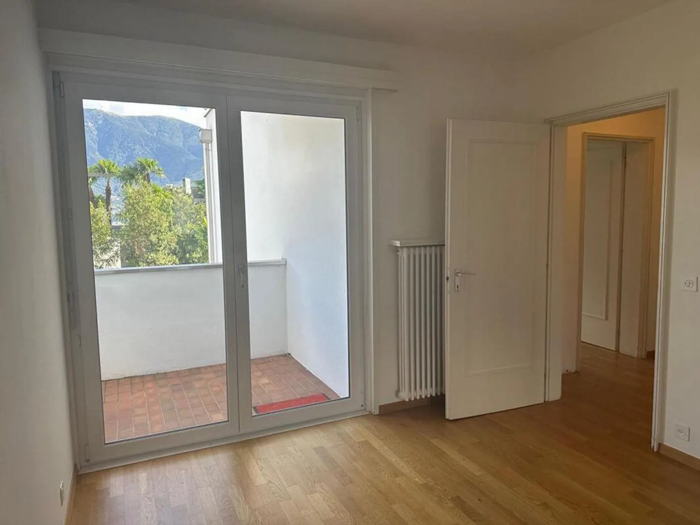 Incantevole Appartamento Secondario di 3.5 Locali con Vista Lago in... - Foto 10 di 13