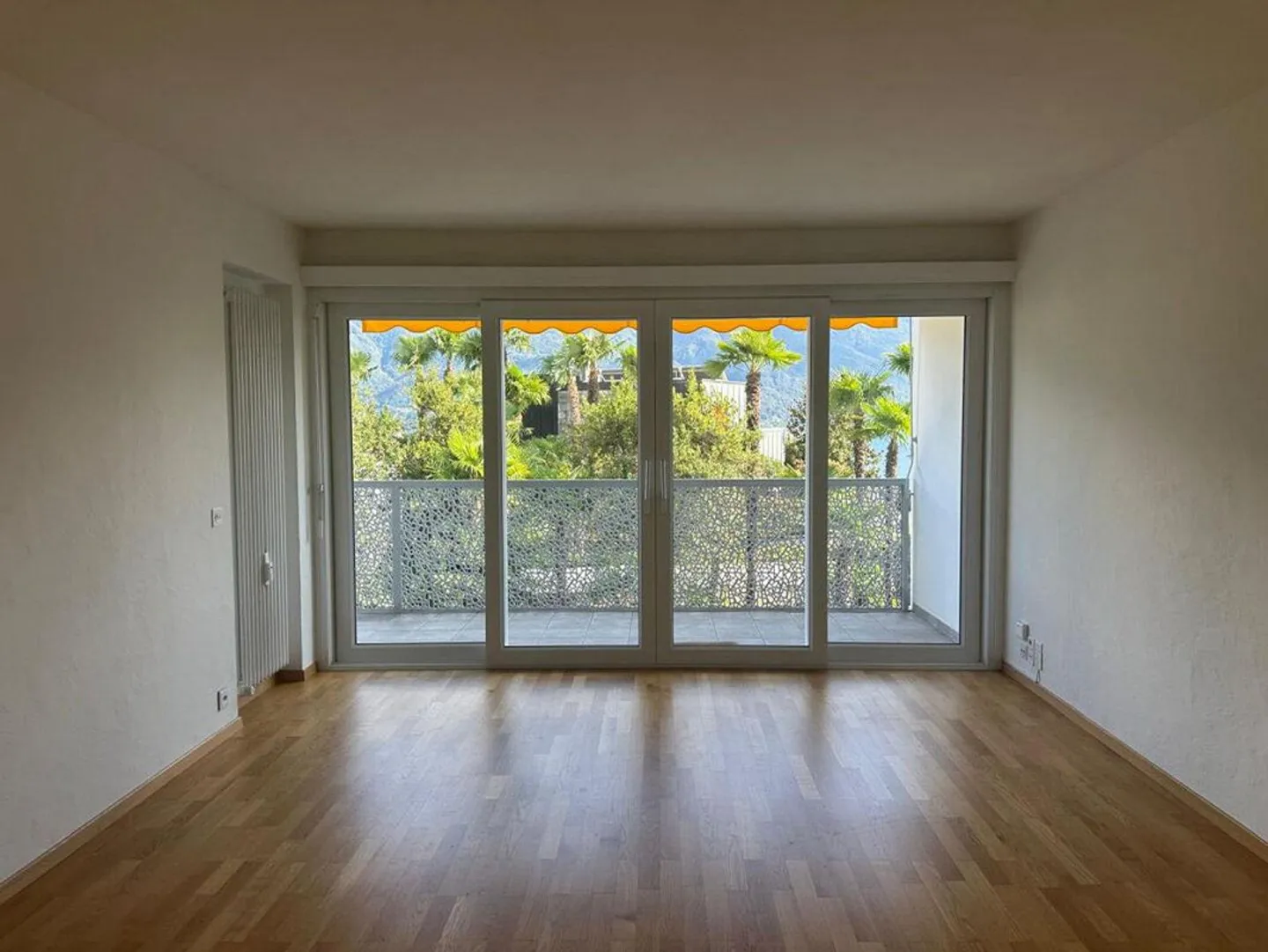 Incantevole Appartamento Secondario di 3.5 Locali con Vista Lago in... - Foto 11 di 13