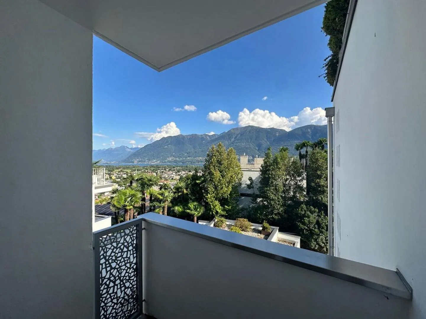 Incantevole Appartamento Secondario di 3.5 Locali con Vista Lago in... - Foto 12 di 13