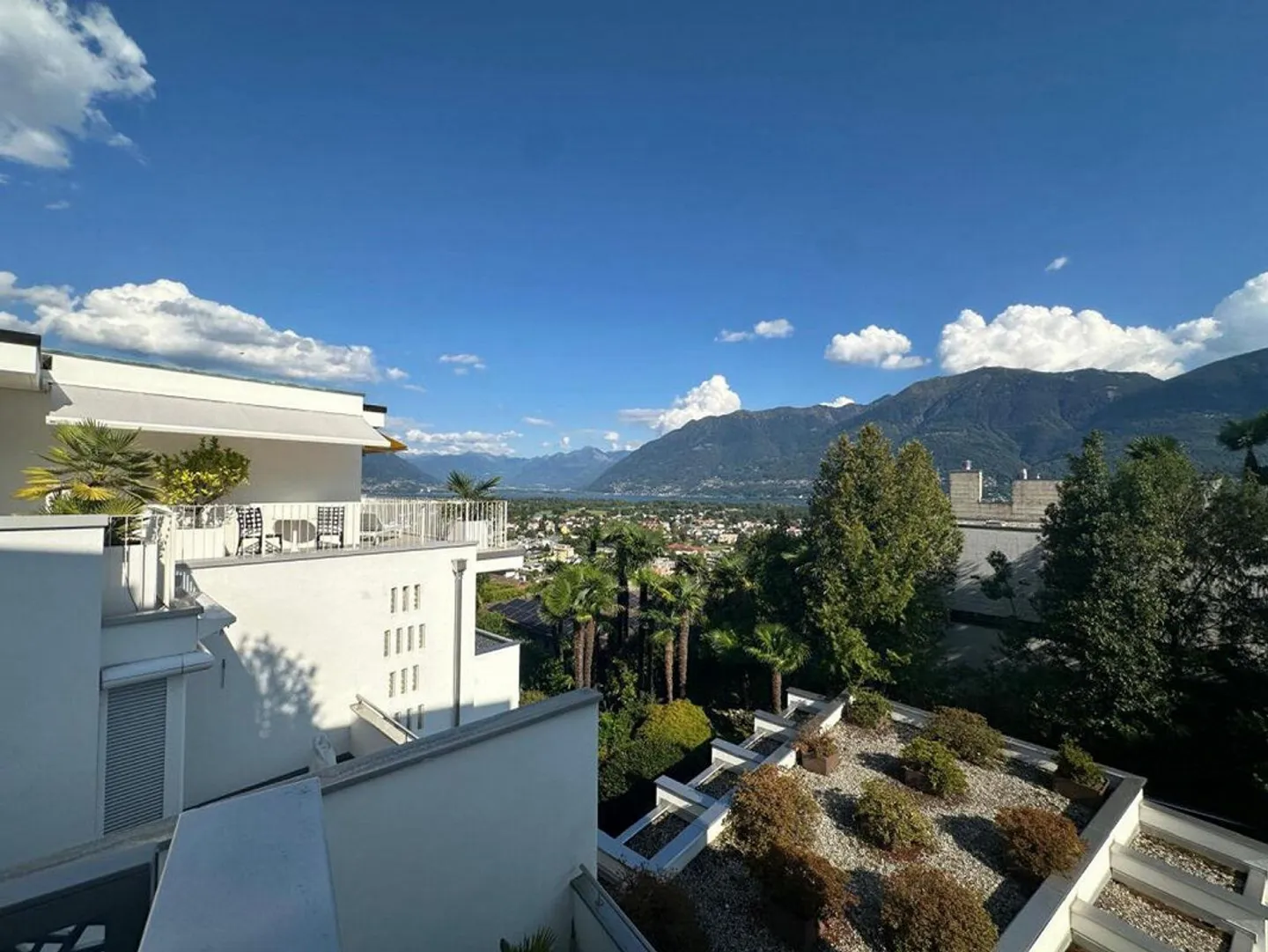 Incantevole Appartamento Secondario di 3.5 Locali con Vista Lago in... - Foto 13 di 13