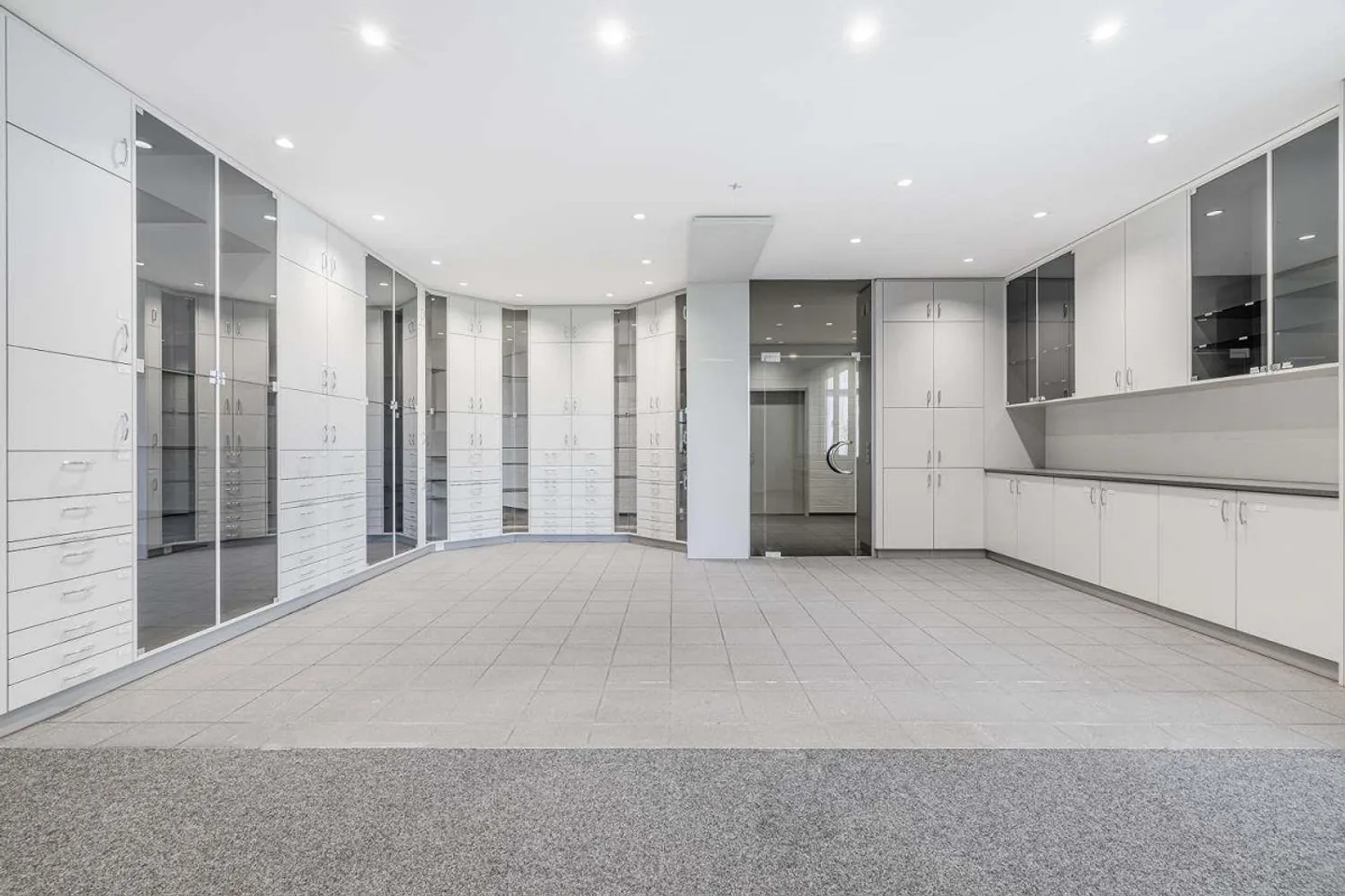 Spazio per idee: 300 m² di uffici nel cuore di Winkeln, St. Gallen - Foto 2 di 11