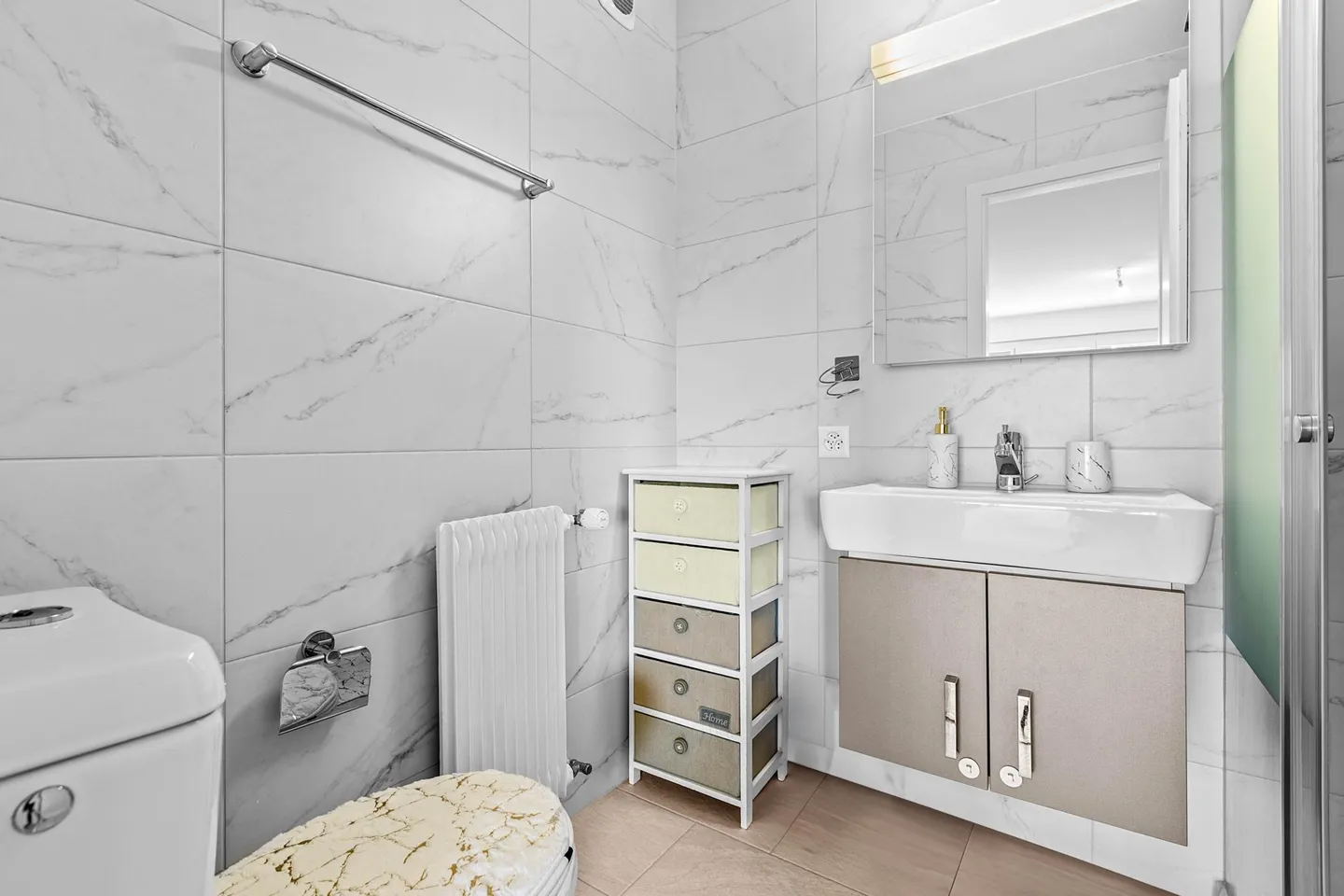 Charming 3.5 rooms with a balcony overlooking the lake - Photo 6 of 9