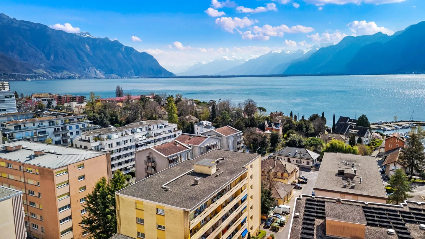 Charming 3.5 rooms with a balcony overlooking the lake - Photo 8 of 9