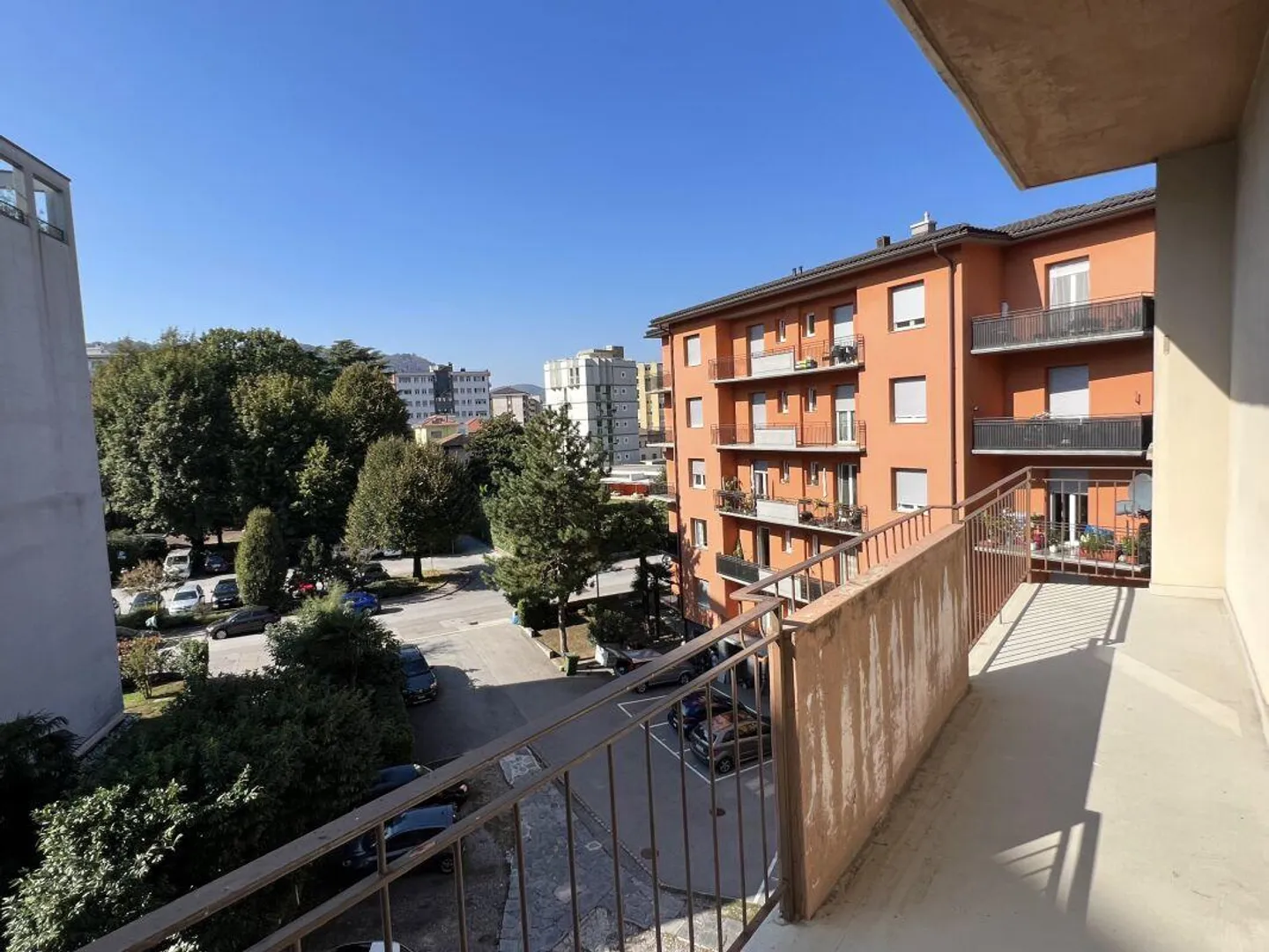 CHIASSO | Helles Drei-Zimmer-Apartment mit Balkon | Miete CHF 730 + CHF 190... - Foto 9 von 9