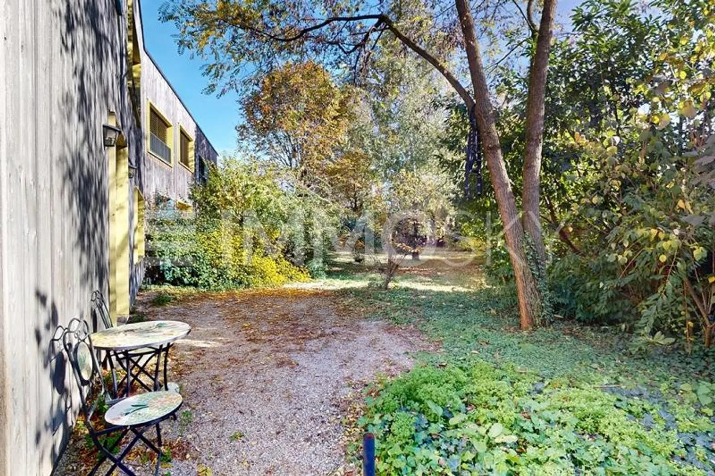 Villa architecturale avec jardin - Photo 12 sur 13