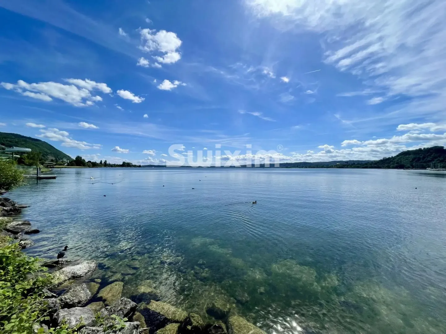 Appartement moderne près du lac - Photo 2 sur 3