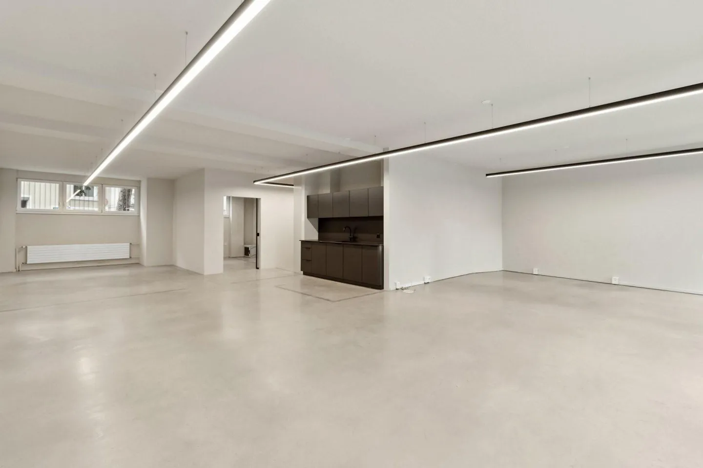 Il tuo nuovo spazio ufficio/showroom nel trendy Distretto 4! - Foto 2 di 9