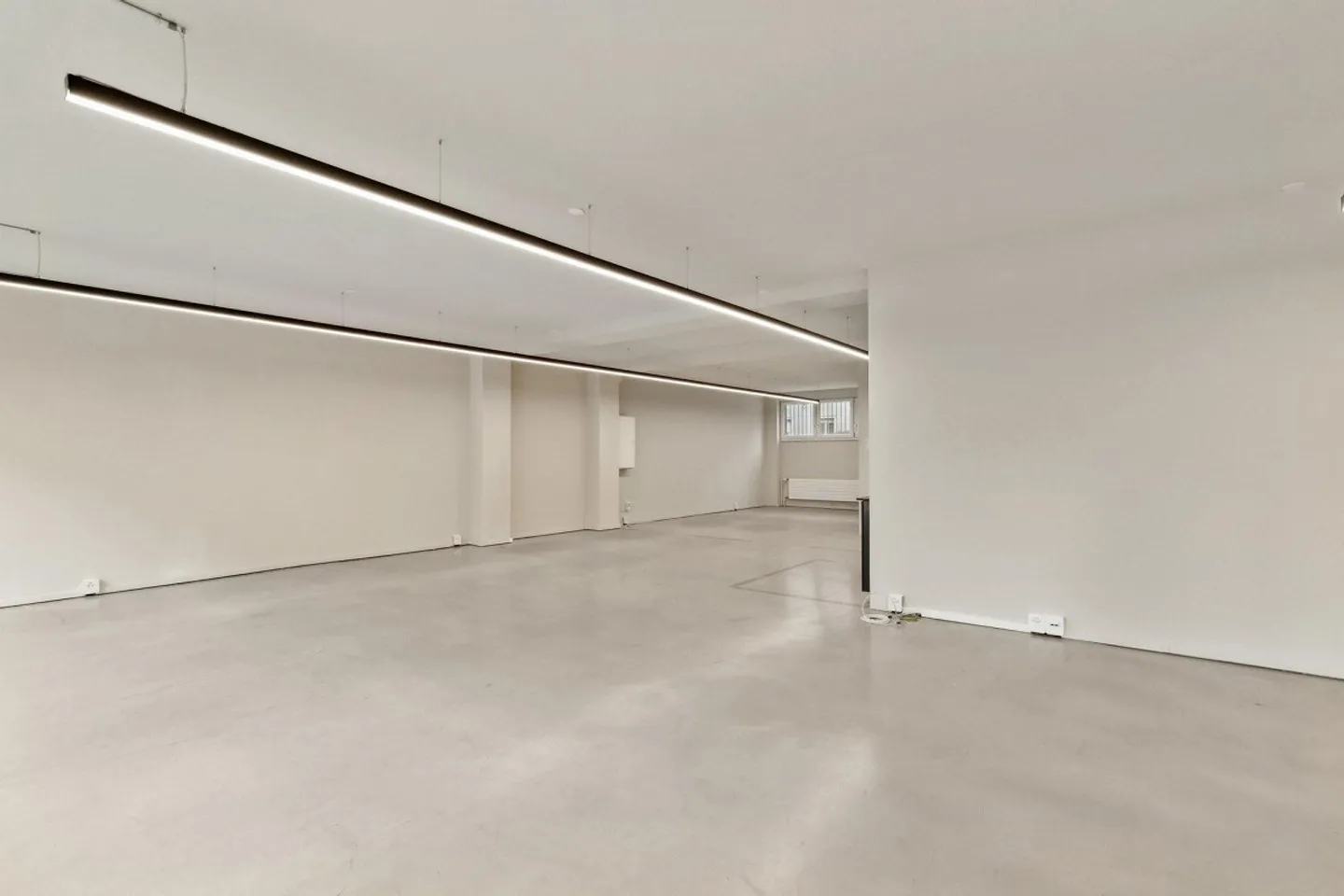 Il tuo nuovo spazio ufficio/showroom nel trendy Distretto 4! - Foto 3 di 9