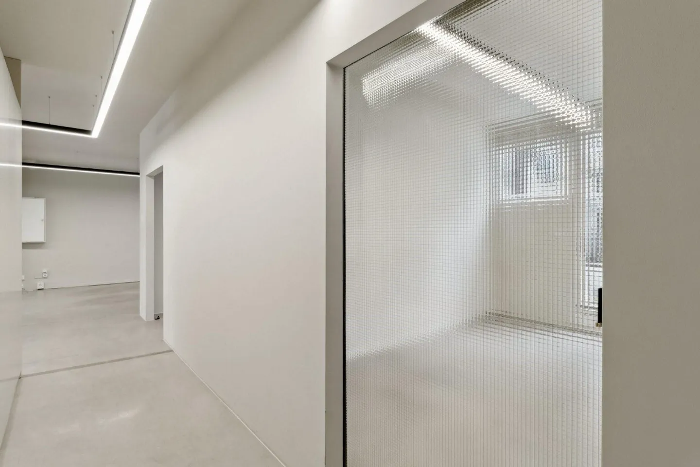 Il tuo nuovo spazio ufficio/showroom nel trendy Distretto 4! - Foto 7 di 9