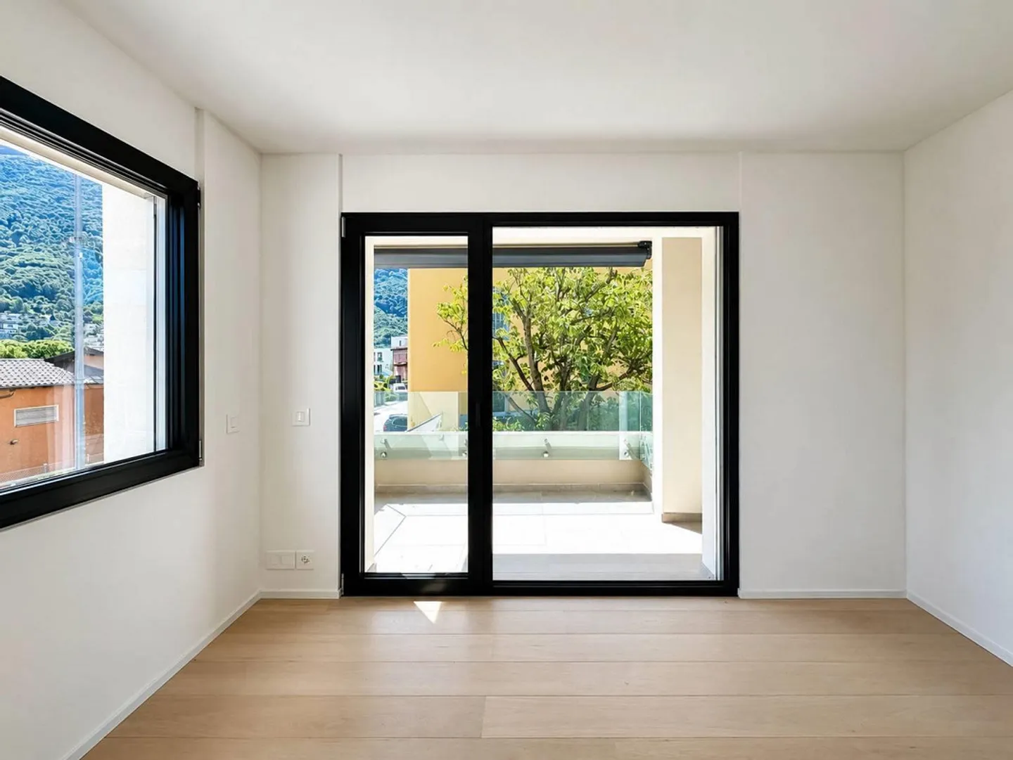 Elegant apartment with private garden. - Photo 7 of 13