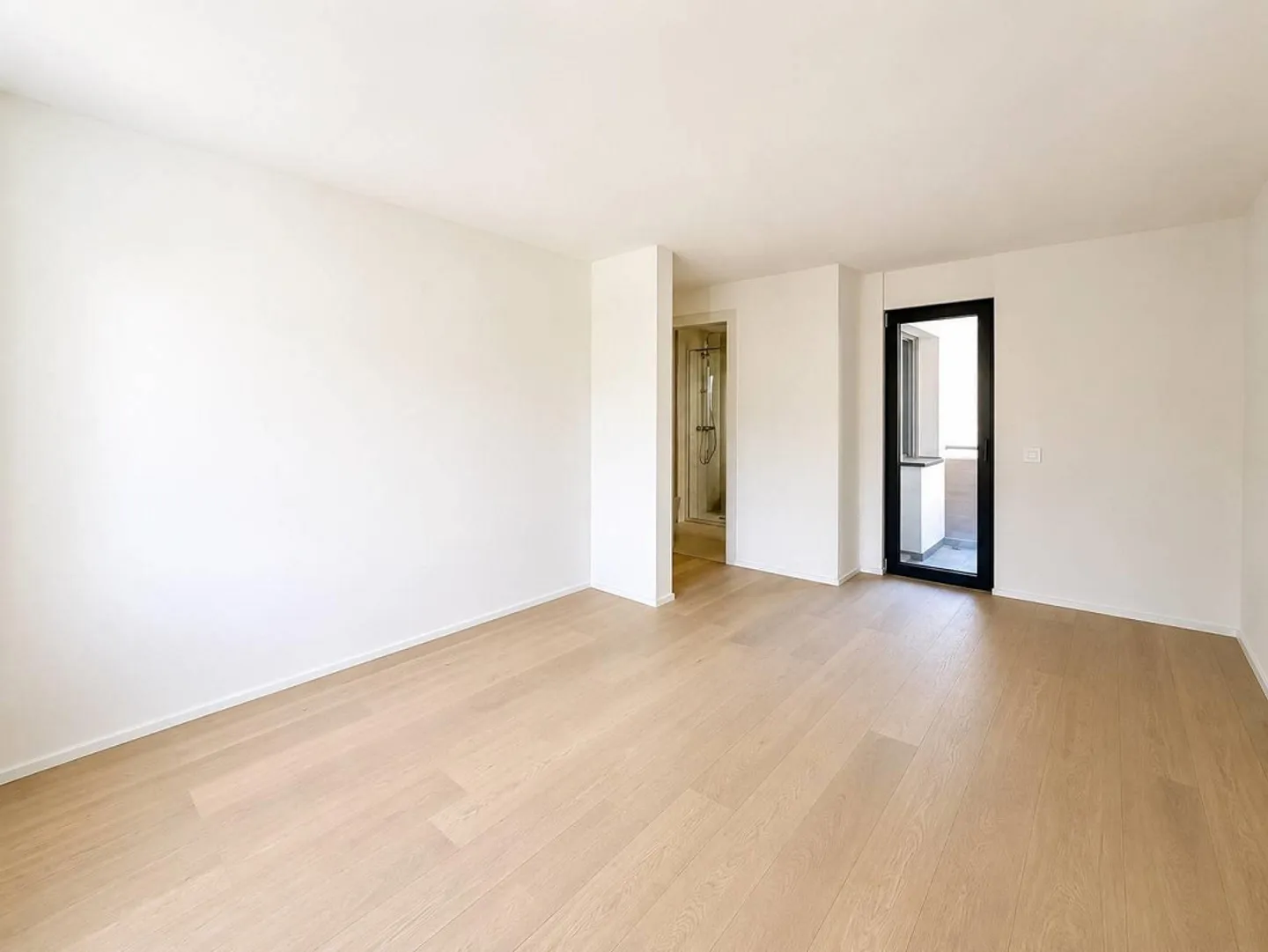 Elegant apartment with private garden. - Photo 11 of 13