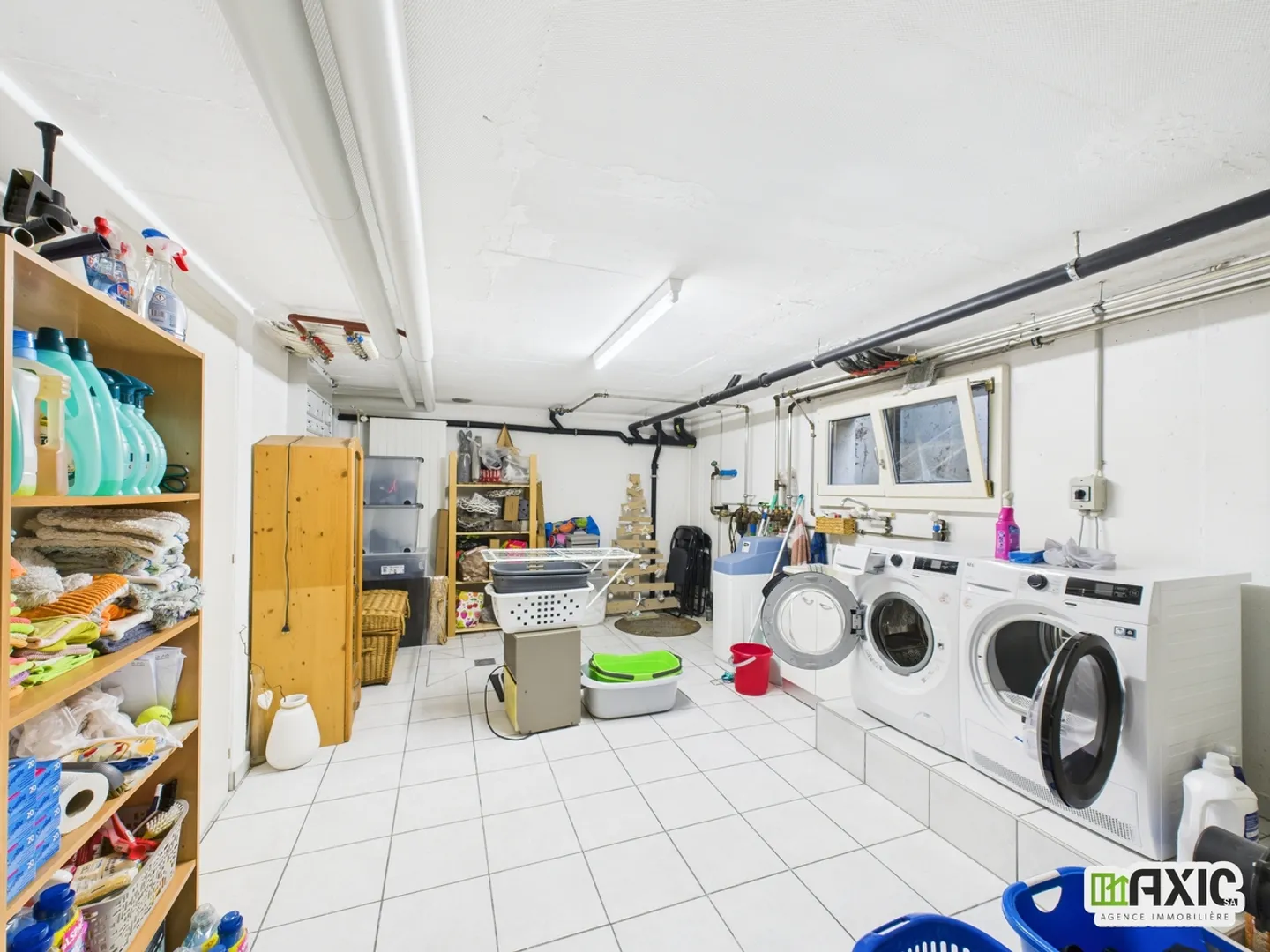 Villa moderna e spaziosa con giardino - Foto 16 di 25