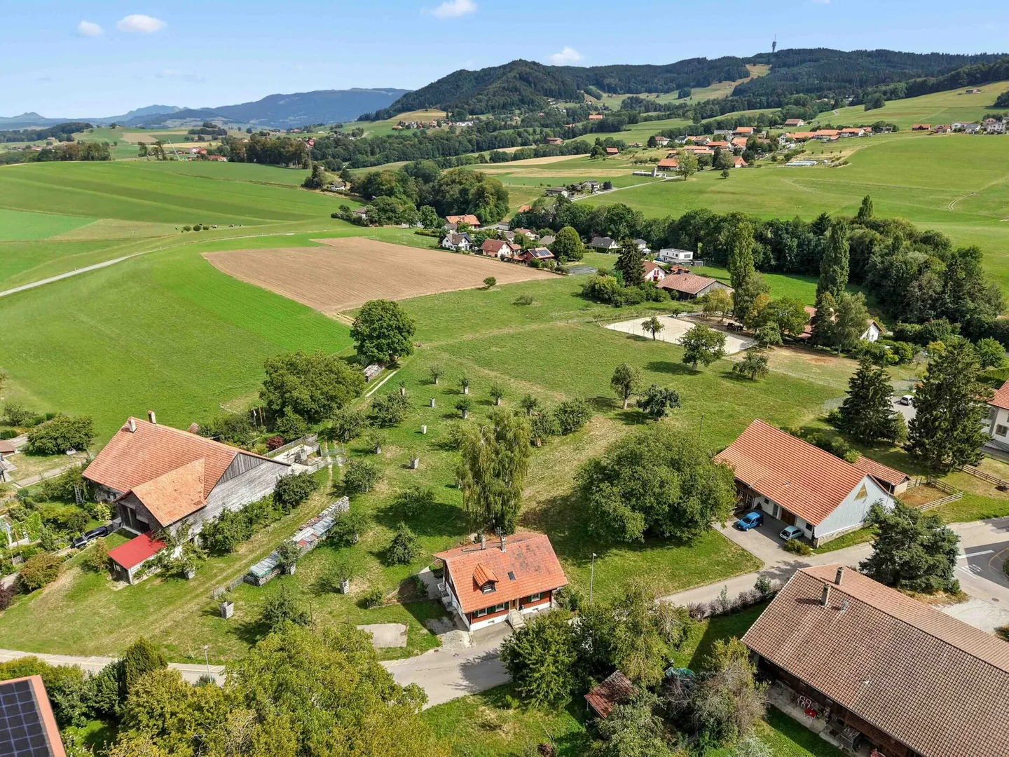 5.5-room house in Villargiroud - Photo 5 of 10