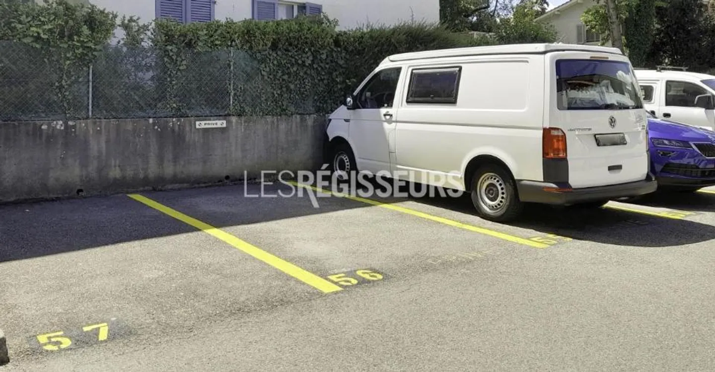 Place de Parking Extérieure à Bernex - Photo 2 sur 3