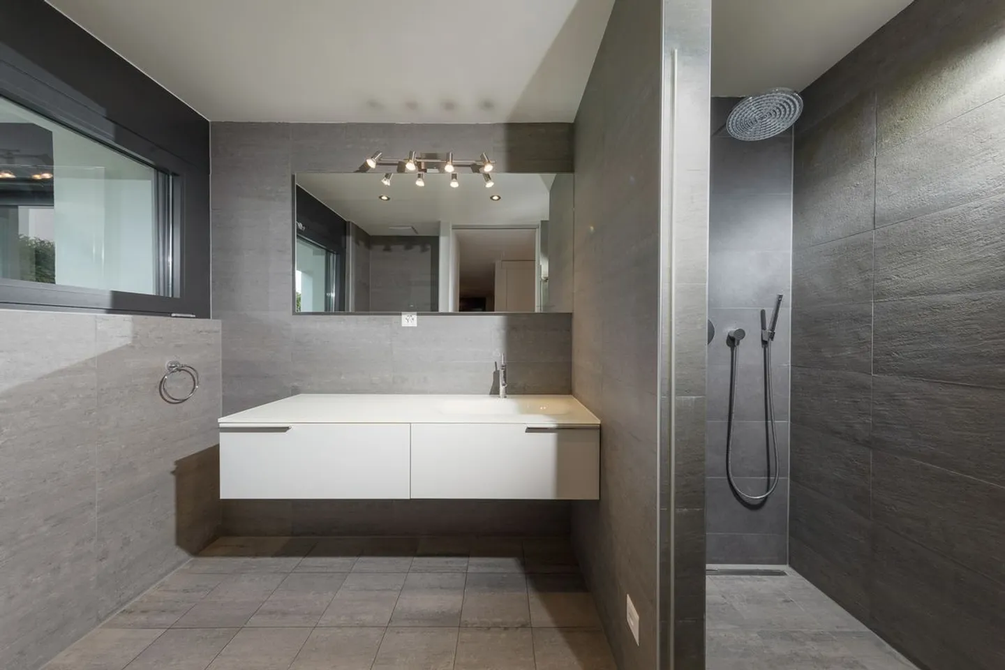 NUOVO PREZZO: Splendido appartamento familiare 6.5p vicino al lago - Foto 9 di 11