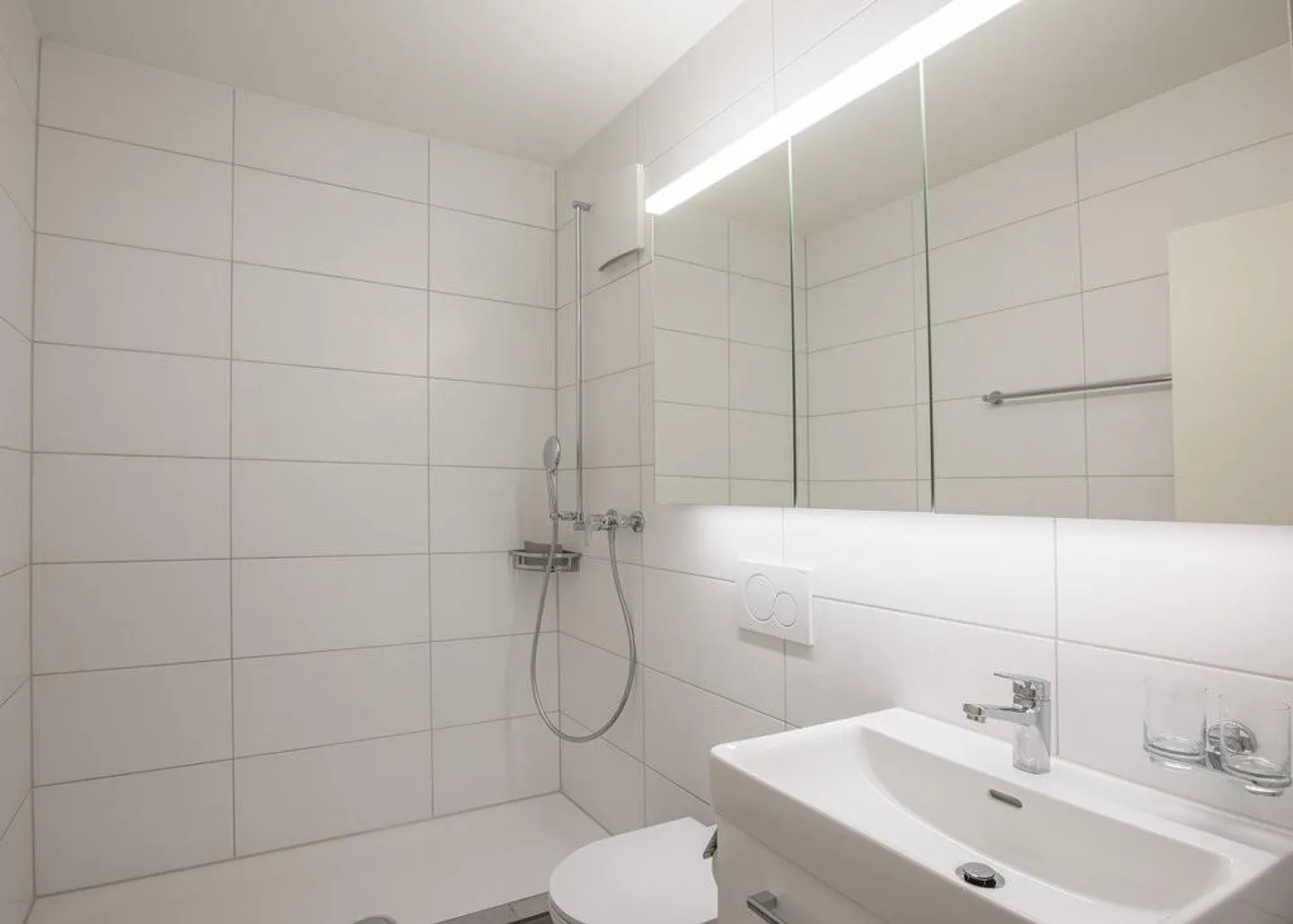 Modern living in a quiet location - Photo 5 of 8