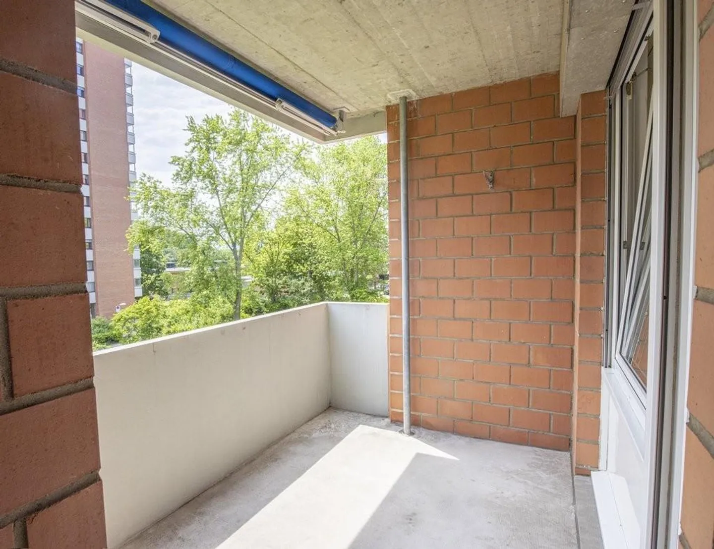 Modern living in a quiet location - Photo 7 of 8