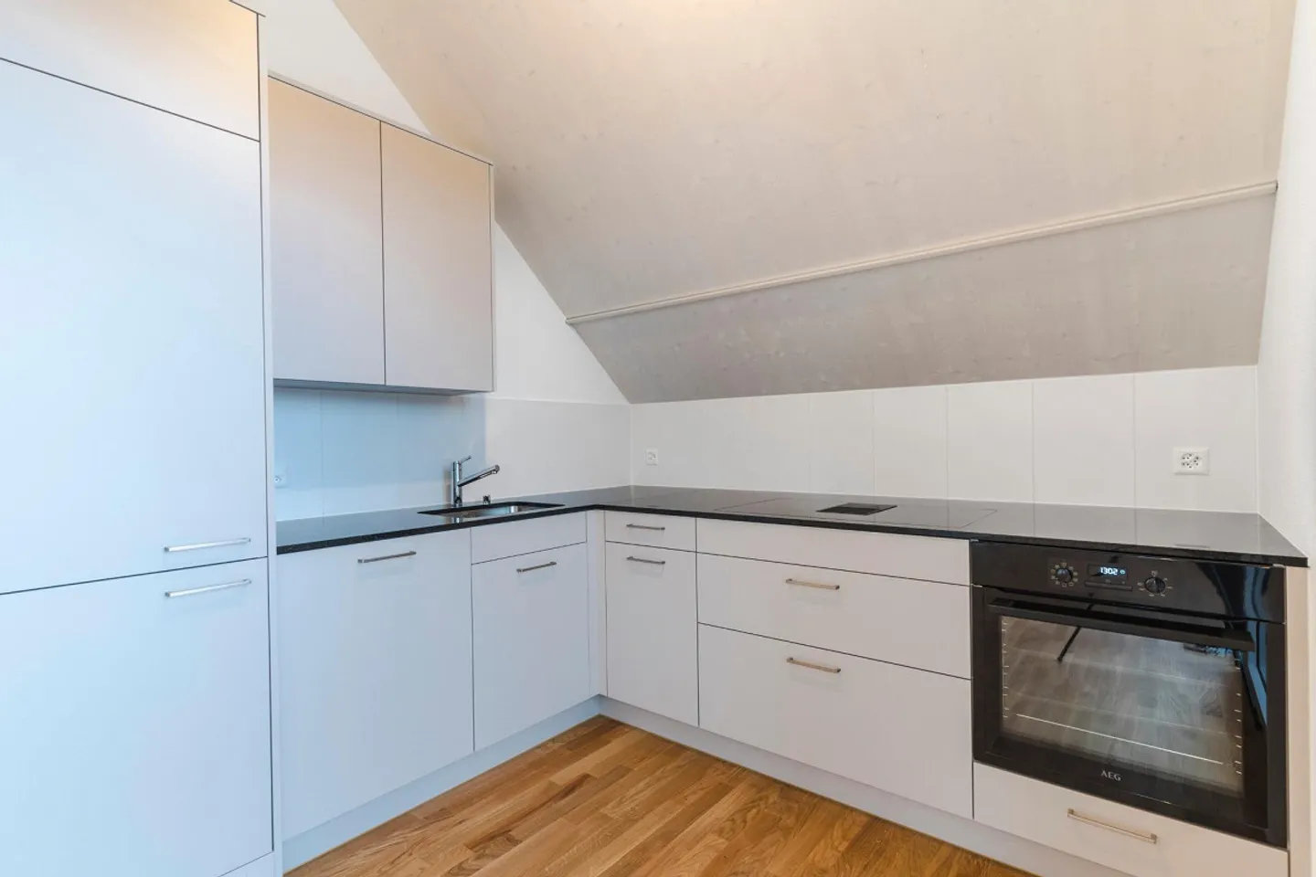 Charmante appartement sous les toits dans un endroit calme - Photo 3 sur 9