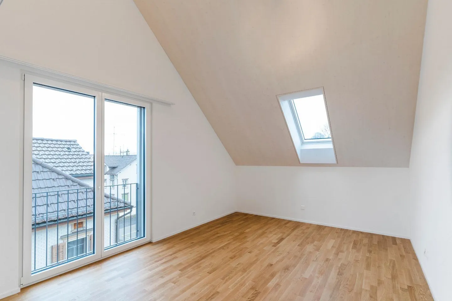 Charmante appartement sous les toits dans un endroit calme - Photo 4 sur 9