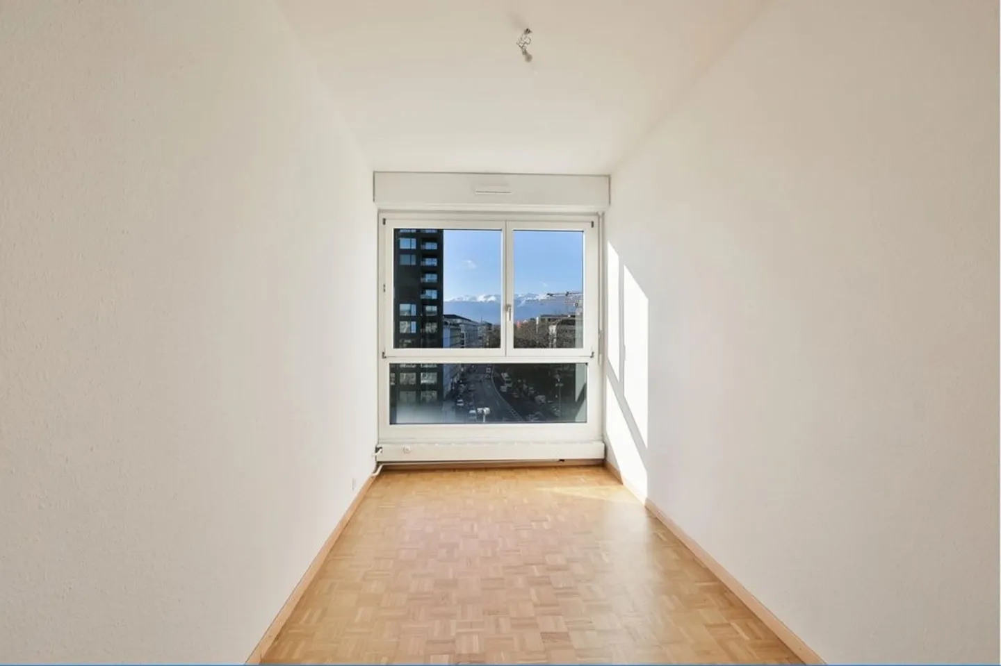 Charmilles - 4-room apartment with plenty of light - Photo 8 of 9