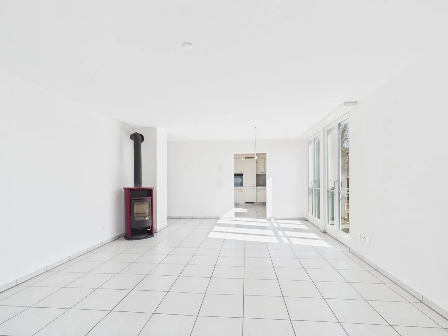 Appartement ensoleillé avec charme - Photo 3 sur 9