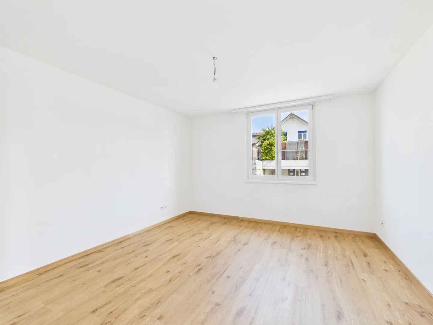 Appartement ensoleillé avec charme - Photo 4 sur 9