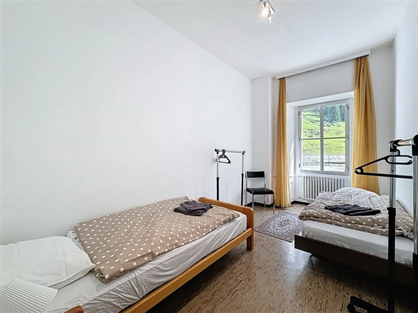 Simple and Functional Family Apartment - Photo 4 of 10