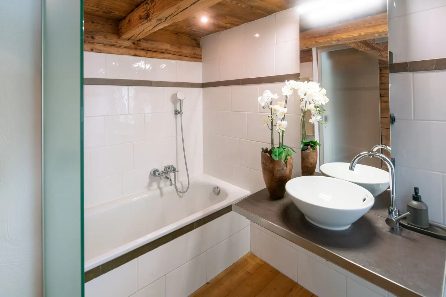 Casa a schiera angolare in una zona residenziale soleggiata e tranquilla - Foto 6 di 20