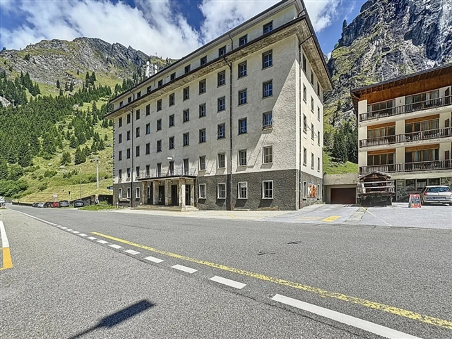 Simple and Functional Family Apartment - Photo 9 of 10