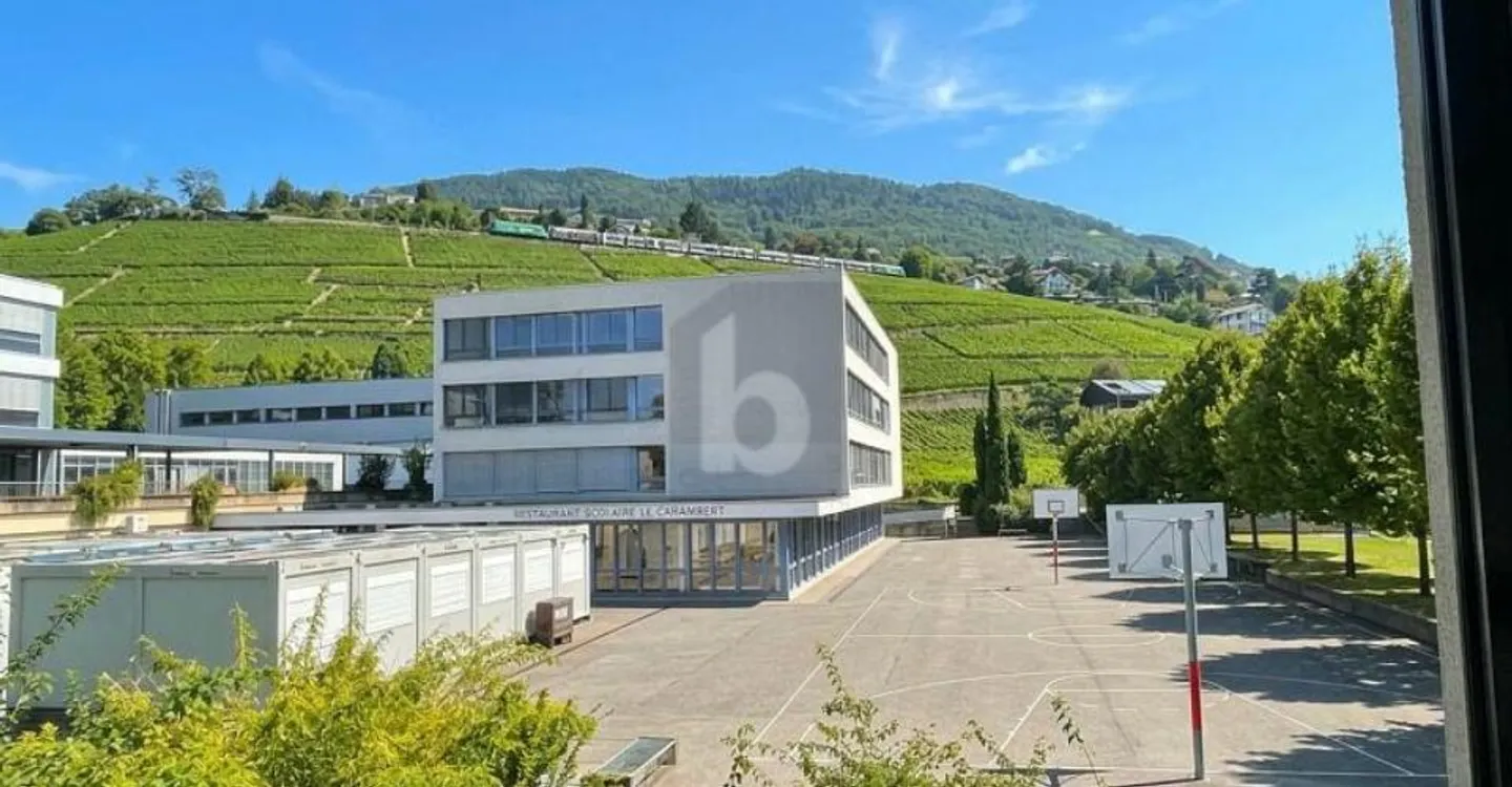 MAGNIFIQUE AVEC JARDIN PRIVATIF ET VUE - Foto 2 von 6
