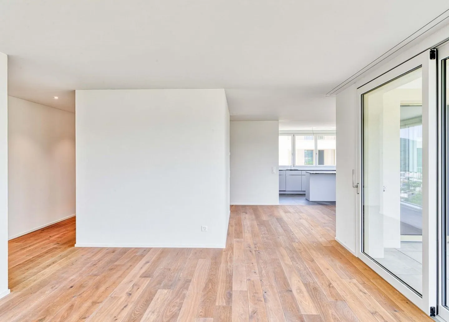 Beautiful 3.5 Room Apartments for Rent - Photo 11 of 12