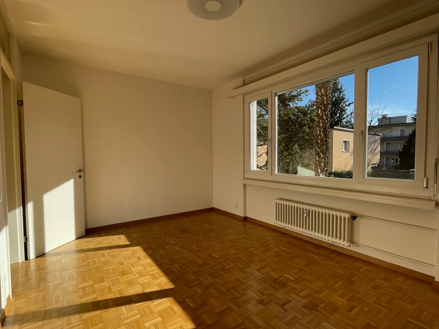 KOMFORTABLE UND GERÄUMIGE 4.5 ZIMMER IM GRÜNEN NUR WENIGE SCHRITTE VOM ZENTRUM ENTFERNT - Foto 9 von 9