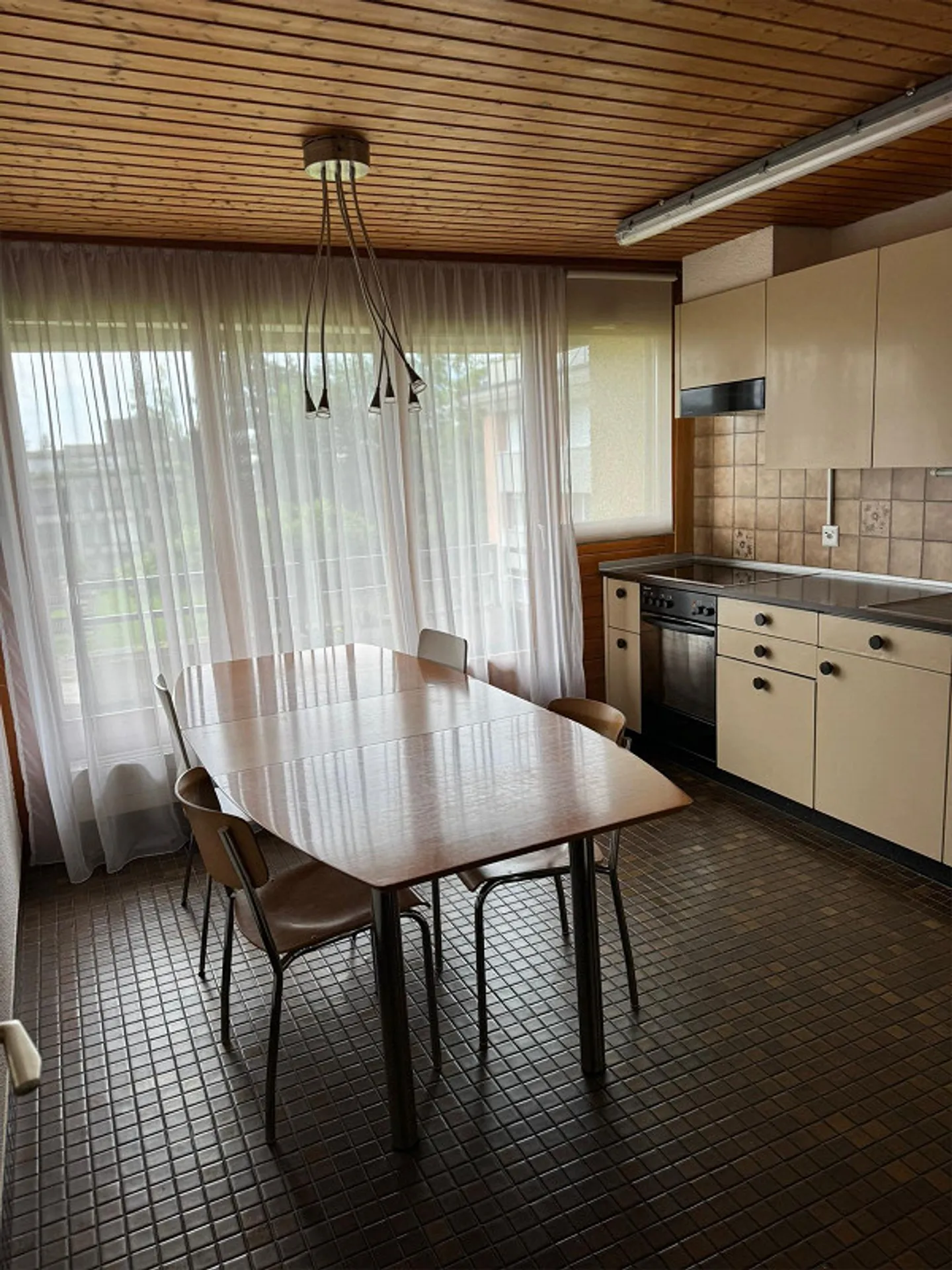 grosszügige 5.5 ZW an zentraler Lage im Grünen - Foto 7 von 14