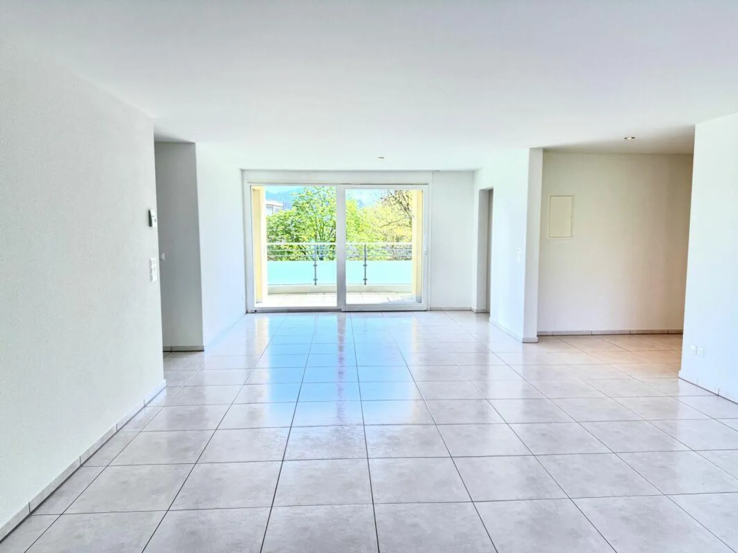 Condominio di 4,5 stanze orientato alla natura con tre posti auto - Foto 5 di 9