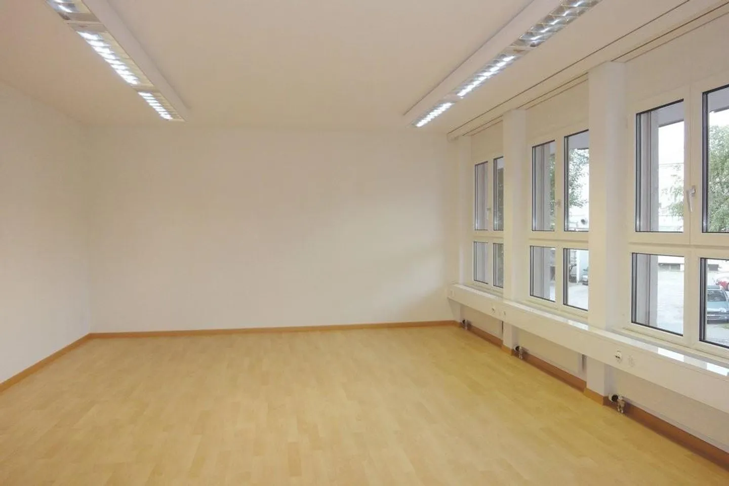 Quiet office space in an attractive location - Photo 2 of 4