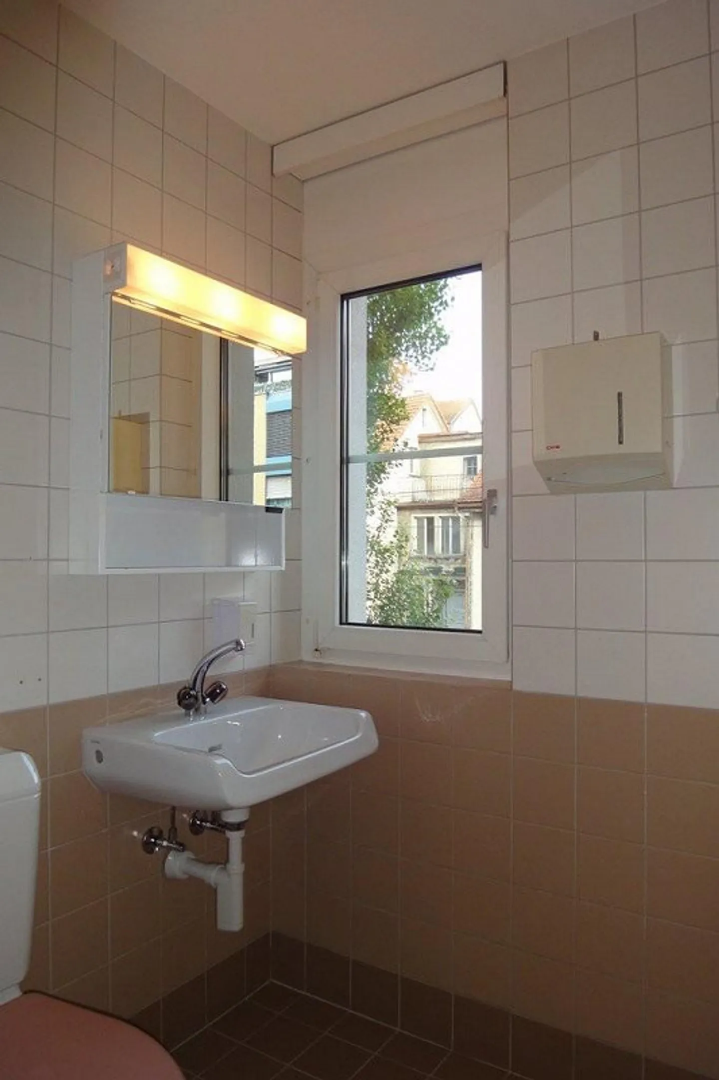 Quiet office space in an attractive location - Photo 3 of 4